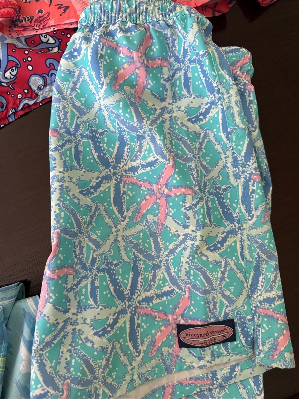 Size pairs of size medium boys vineyard vines swim trunks - Picture 5 of 14